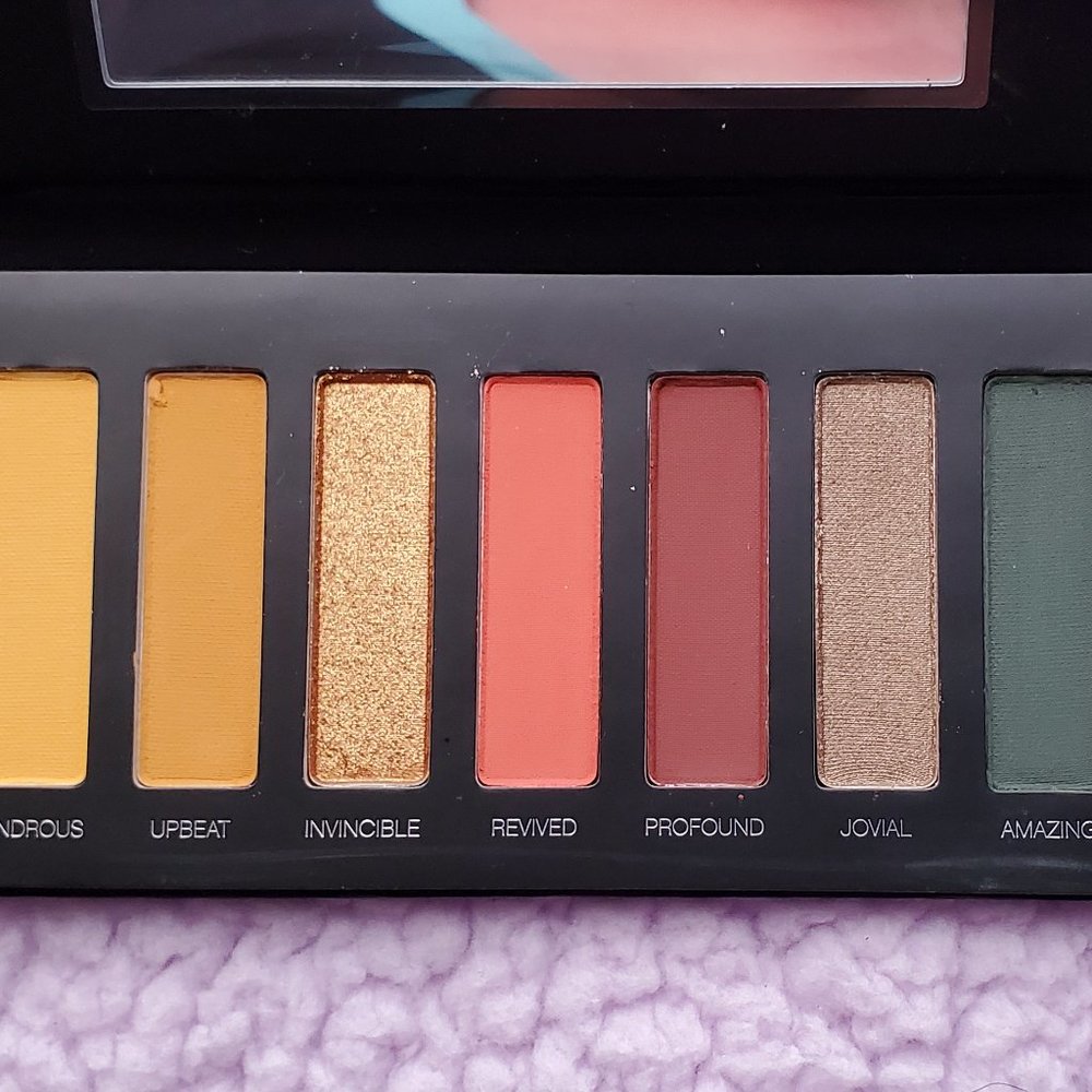 Trending Fall Vibes - Younique Moodstruck Addiction Eye Palette 8